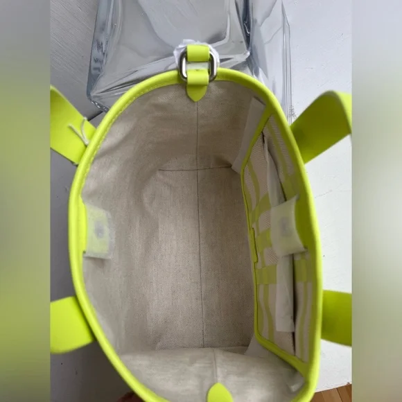 BURBERRY Check Tote- Vivid Lime - Picture 11 of 16